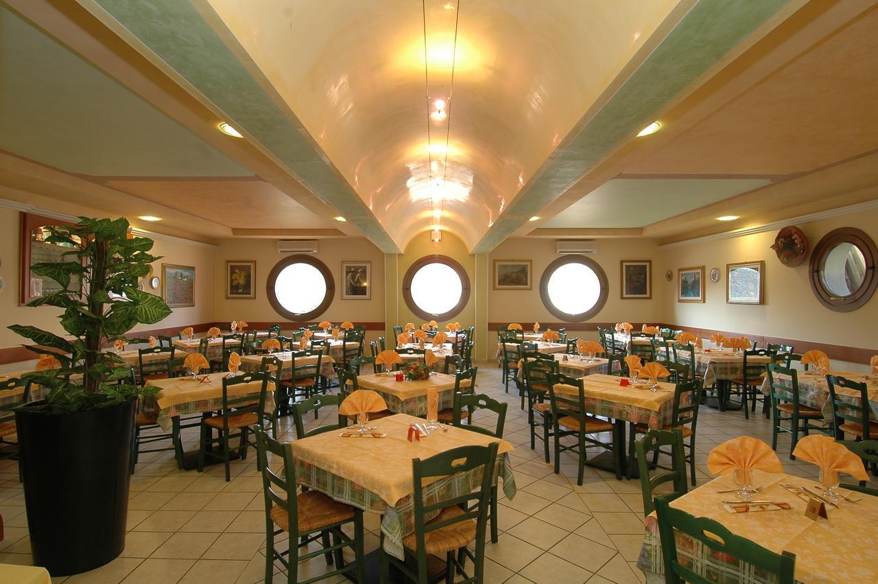 Hotel Ristorante Il Pirata San Vito di Leguzzano Экстерьер фото